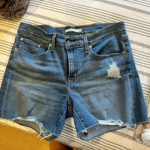 Levi’s mid length shorts size 30